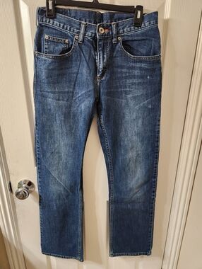 Men's Straight Fit Denim Jeans in Medium Blue